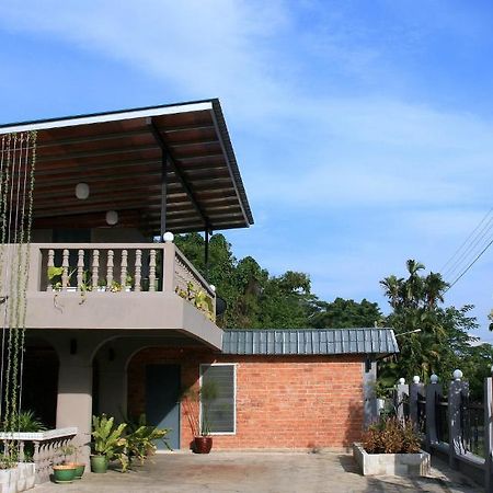 Morning Glory Guest House Κουτσίνγκ Εξωτερικό φωτογραφία